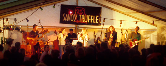 Savoy Truffle (v.l.n.r.: Urban Weber, Heidrun Klemm, Zippo Zimmermann, Jennifer Kloos, Kathrin Berger, Thom Berger) Savoy Truffle (v.l.n.r.: Urban Weber, Heidrun Klemm, Zippo Zimmermann, Jennifer Kloos, Kathrin Berger, Thom Berger)